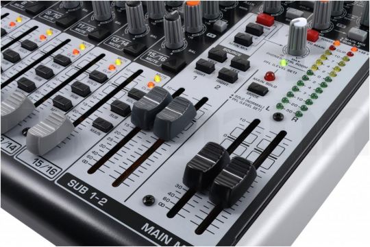 Behringer Xenyx X2222USB