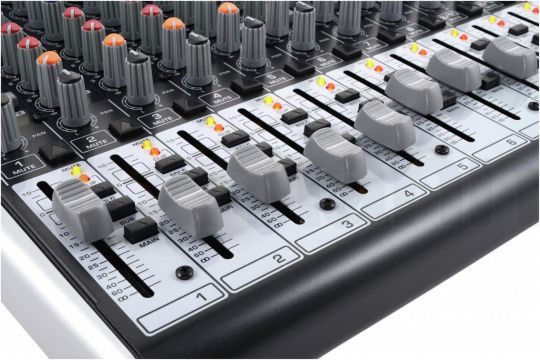 Behringer Xenyx X2222USB