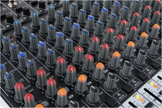 Behringer Xenyx X2222USB