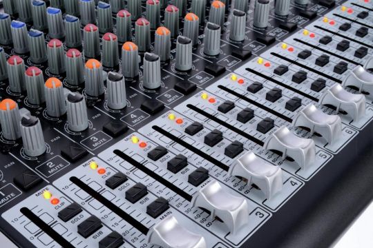 Behringer Xenyx QX2222USB