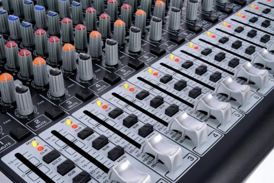 Behringer Xenyx QX2222USB